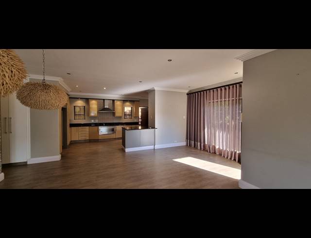 3 BEDROOM APARTMENT FOR SALE IN LA LUCIA
